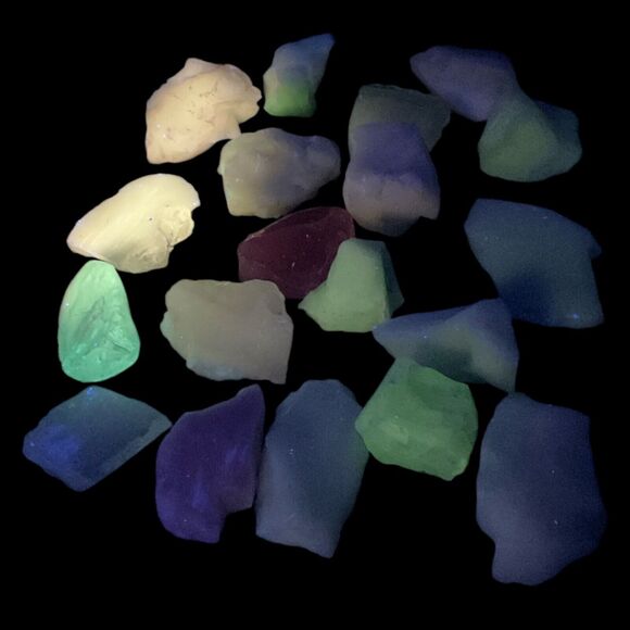Art Glass Cullet Glowing Manganese Uranium Glass Bulk Assortment 3 LBS #5GA3 - Picture 5 of 10